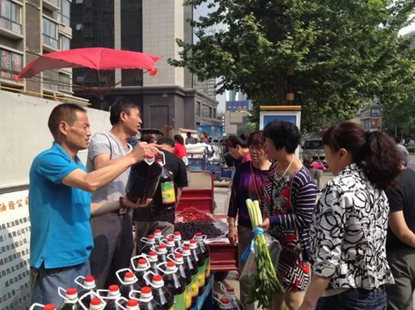 开拓市场创品牌  刘万莉  摄