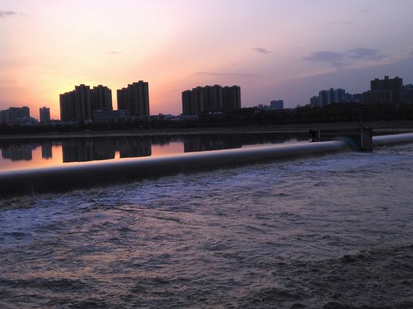 湖岸霞光  赖咸亮  摄